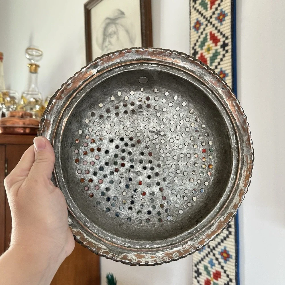 VTG Round Copper Hammered Strainer Rustic Primitive Scalloped Edge Wall Hanging